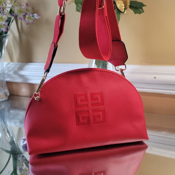 Givenchy clutch/pouch converted in to shoulder bag or cross body - Picture 14 of 14